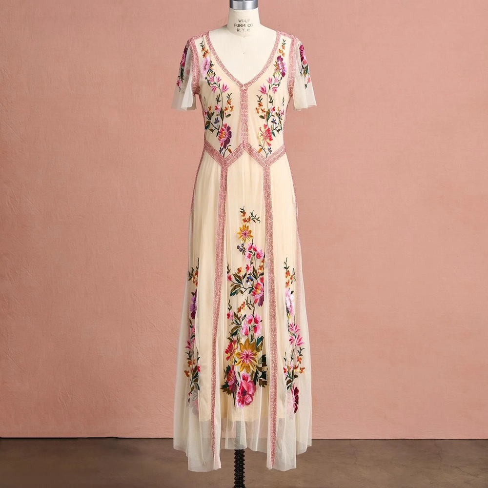 Sundance Garden Soirée dress size large NWT mesh beautiful embroidery